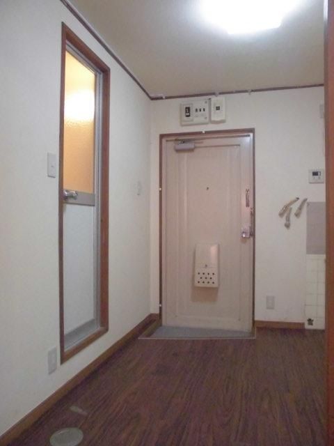 玄関　別部屋の写真です。