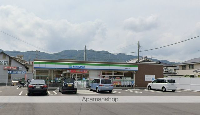 コンビニ　ファミリーマート（コンビニ）まで383m