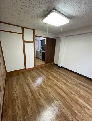 ＪＲ高山本線 西富山駅 徒歩8分 3階建 築42年の居間写真