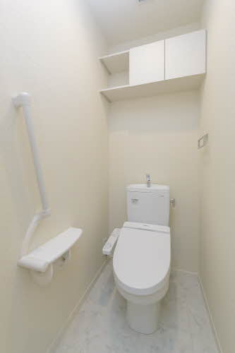 近鉄奈良線 河内花園駅 徒歩7分 3階建 築9年のトイレ写真