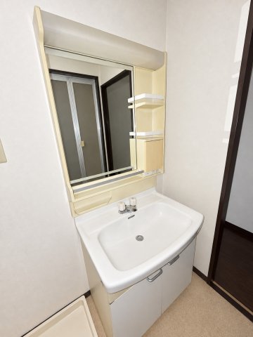 洗面設備　※別号室の写真となります。
