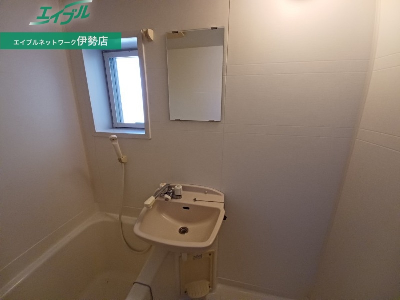 洗面設備　別部屋参考写真です
