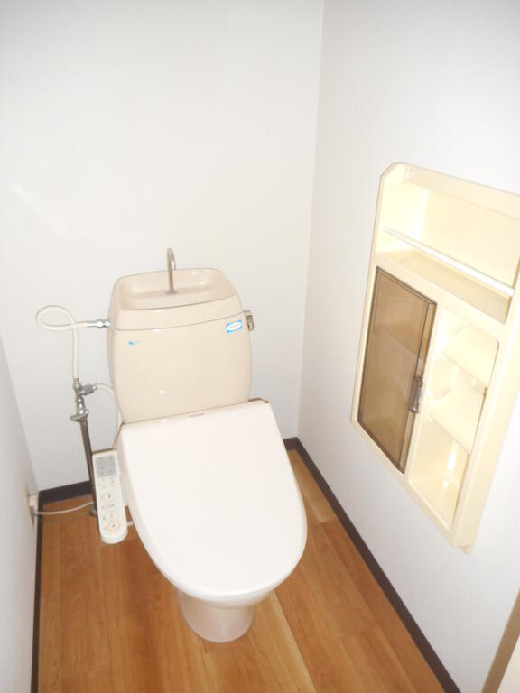 ＪＲ宇都宮線 小山駅 2階建 築34年のトイレ写真