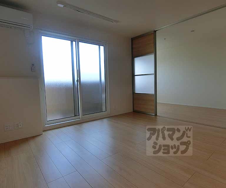 ベルフィールド西京極 西棟の居間写真