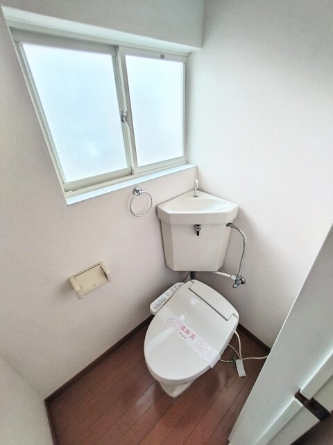 トイレ　★★トイレは嬉しい洗浄機能付き便座です♪★★