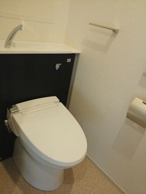 地下鉄桜通線 桜山駅 徒歩4分 8階建 築11年のトイレ写真