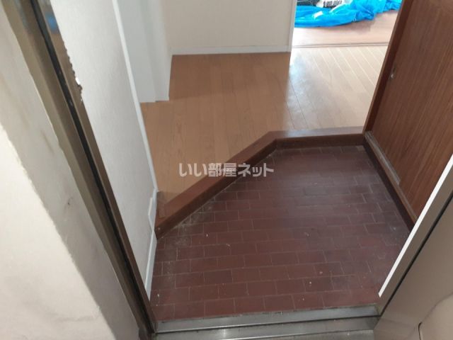 ＪＲ予讃線 今治駅 徒歩6分 4階建 築49年の玄関写真