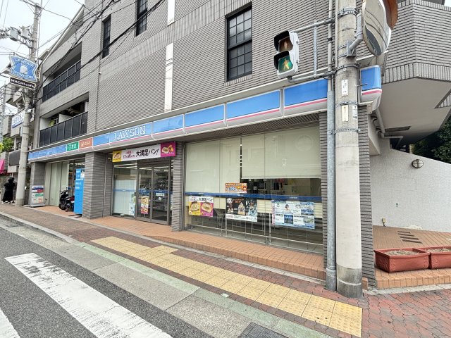 コンビニ　ローソン 阪急御影駅前店（コンビニ）まで500m
