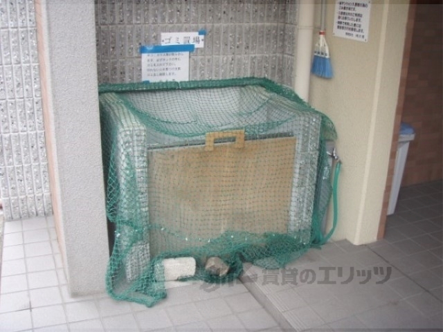 エントランス　ゴミ置き場