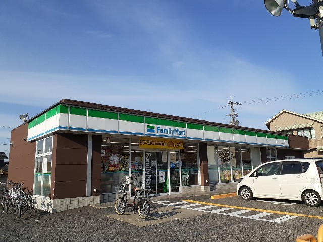 その他　ファミリーマート八日市東浜店様まで520m