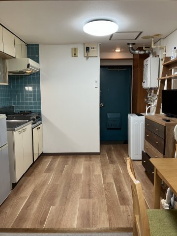 居室・リビング　居間　家具家電付き