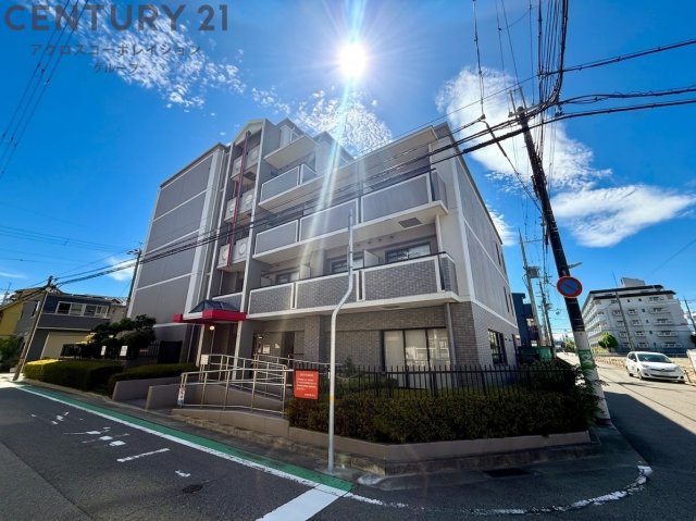 建物外観　オートロックで外部の人間が簡単に出入りできないため安心です。