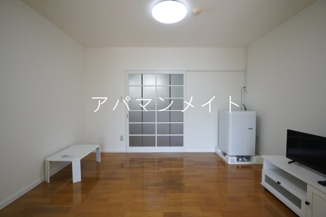 居室・リビング　こちらのリビングで趣味の時間をお楽しみください