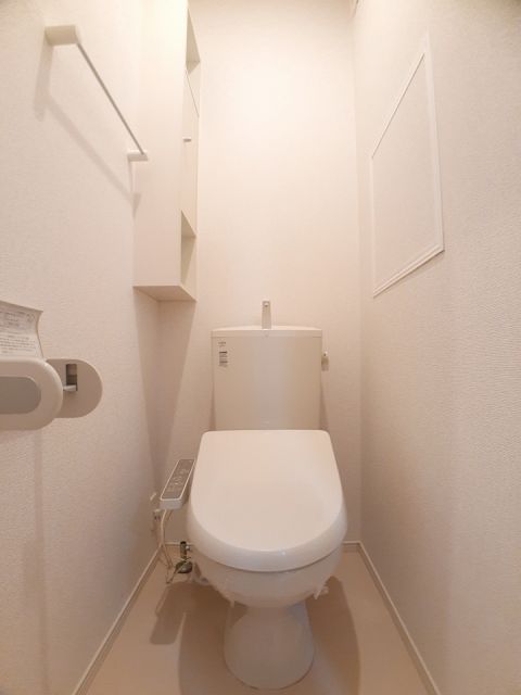 ＪＲ和歌山線 岩出駅 徒歩20分 2階建 築10年のトイレ写真