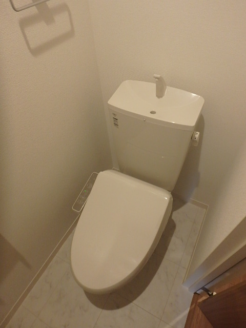 トイレ　機能の付いたトイレで快適な事間違い無しです