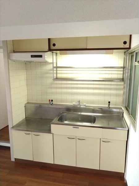 キッチン　※写真は同じマンションの違う部屋のものになります。