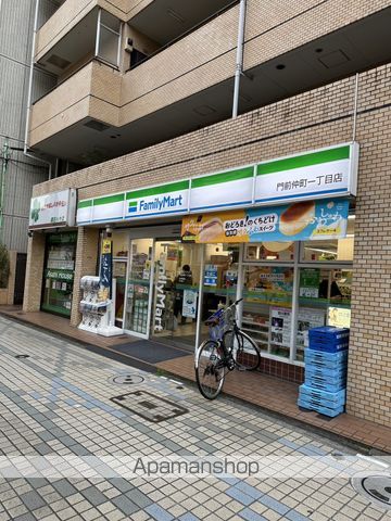 コンビニ　ファミリーマート（コンビニ）まで77m
