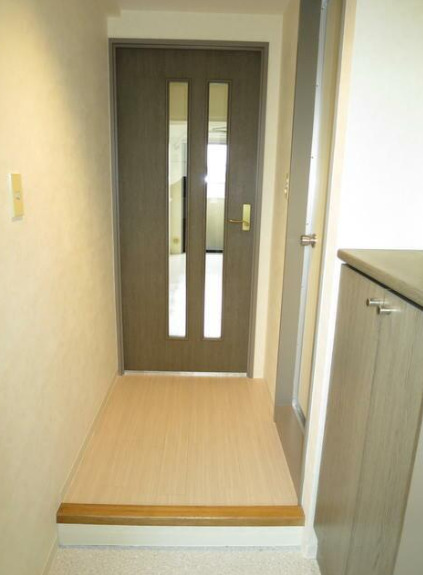 玄関　玄関からお部屋に向けて