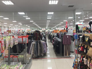 ショッピングセンター　ファッションセンターしまむら新田店（ショッピングセンター）まで739m