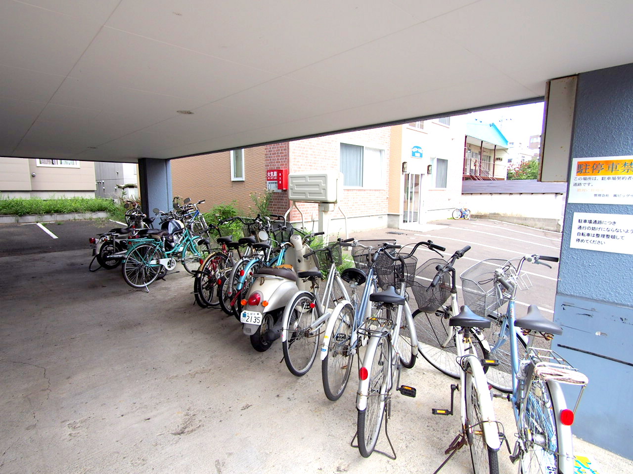 その他設備　屋根付き駐輪場完備♪