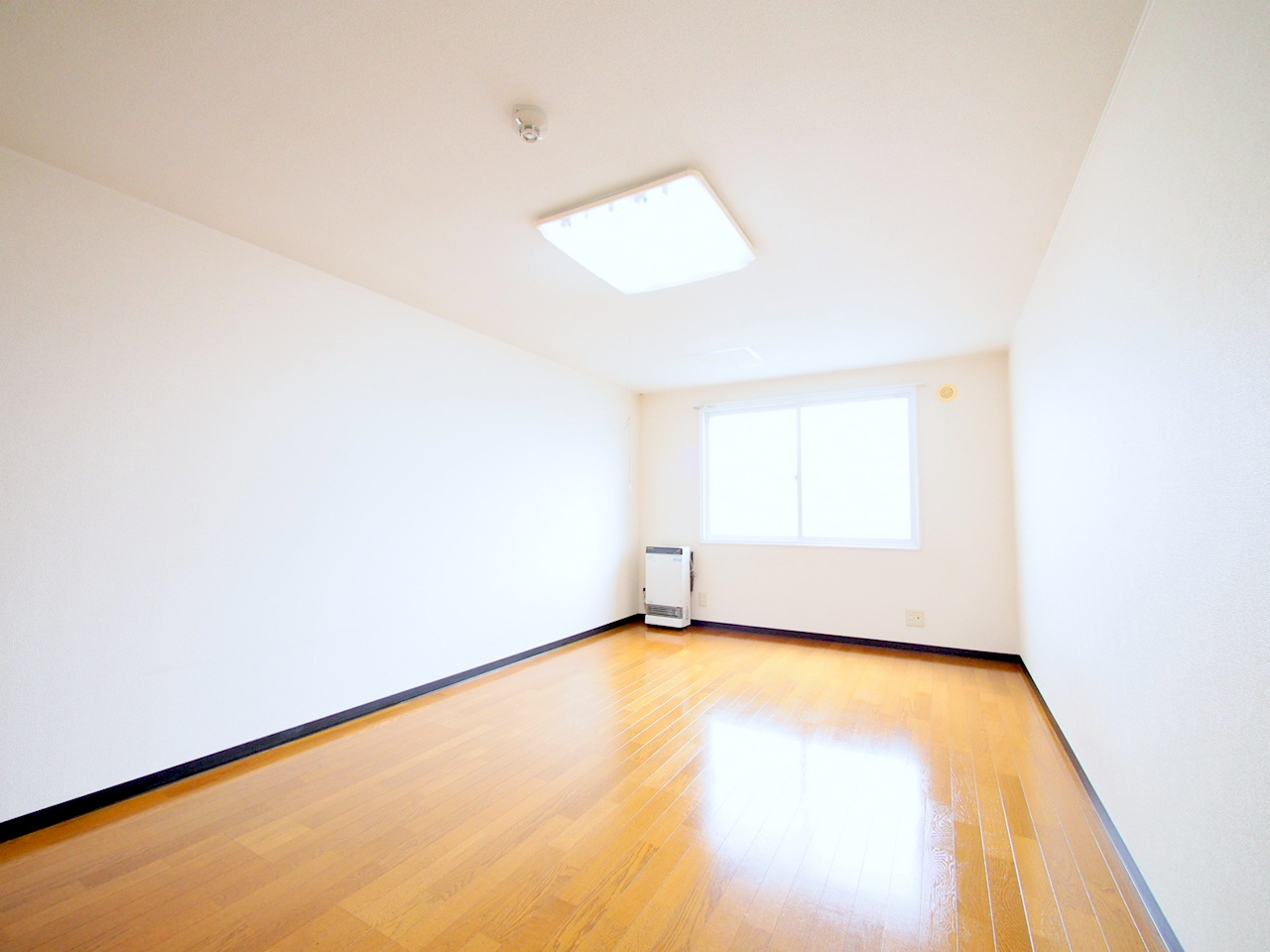 居室・リビング　日当たり良好で明るいお部屋です♪