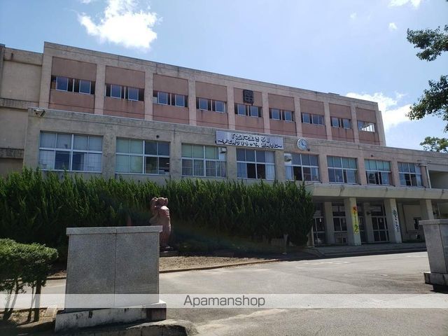中学校　秋田市立秋田南中学校（中学校）まで950m