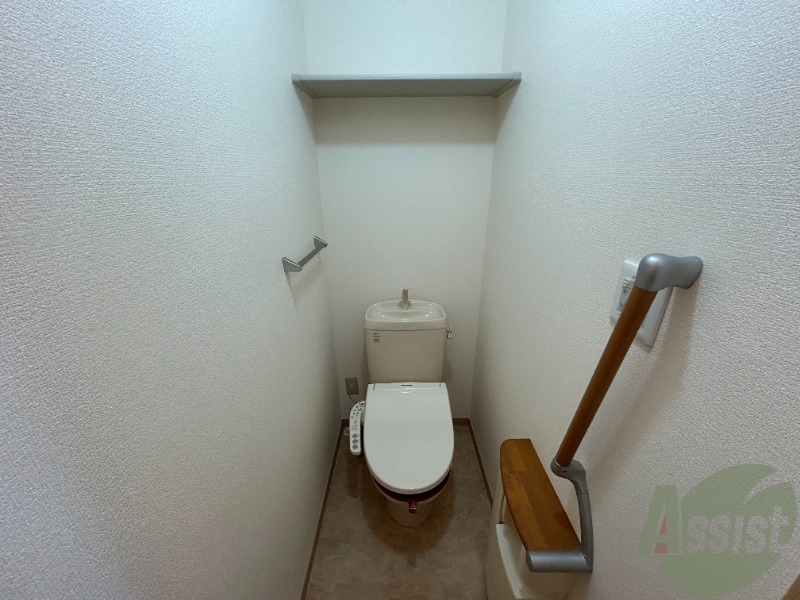 トイレ　トイレはウォシュレット機能付きです。安心して使用できますね。