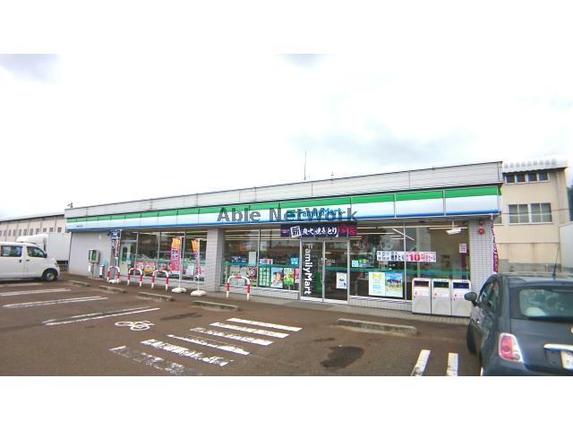 コンビニ　ファミリーマート長岡南七日町店（コンビニ）まで461m