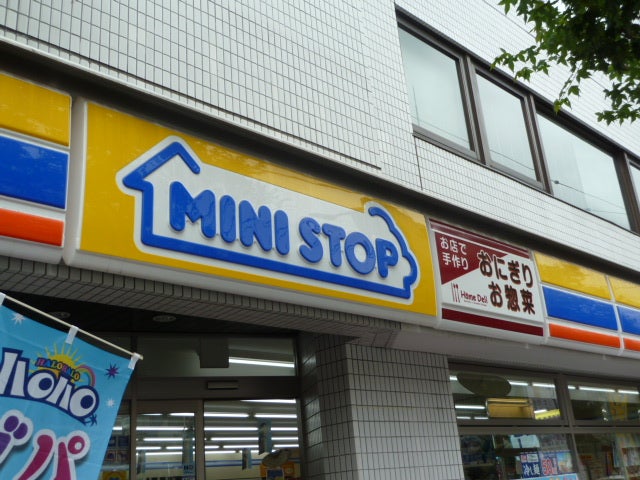 コンビニ　ミニストップ神田神保町1丁目店（コンビニ）まで218m