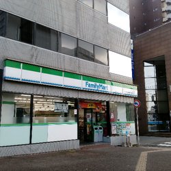 コンビニ　ファミリーマート博多中洲5丁目店（コンビニ）まで234m