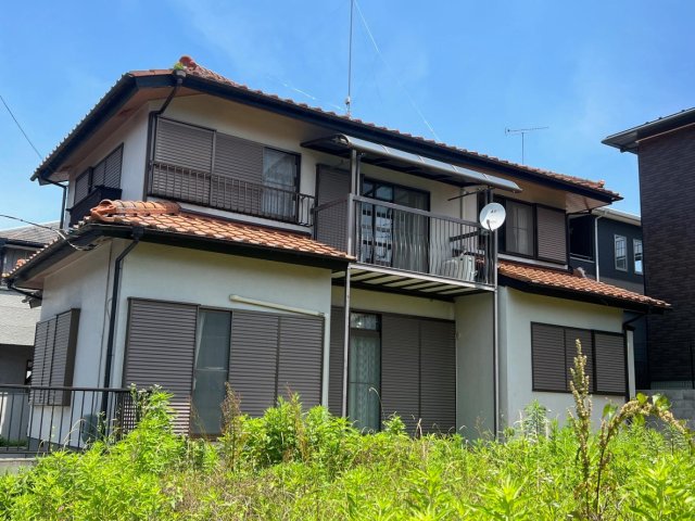 建物外観　建物外観です。手前は数十年来の空き地になっています。