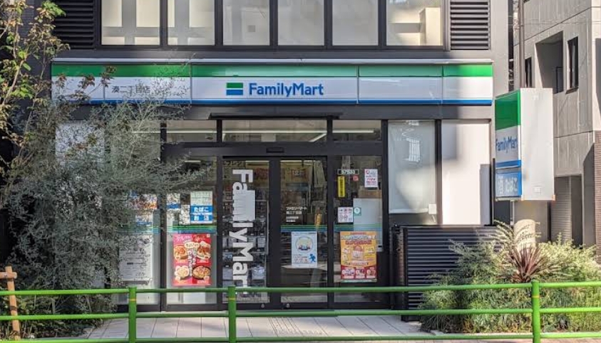 コンビニ　ファミリーマート湊二丁目店（コンビニ）まで211m