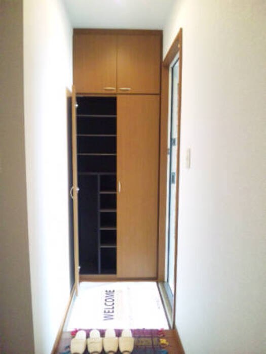 玄関　こちらの物件はMODE不動産なら割引対象の１部屋です。
