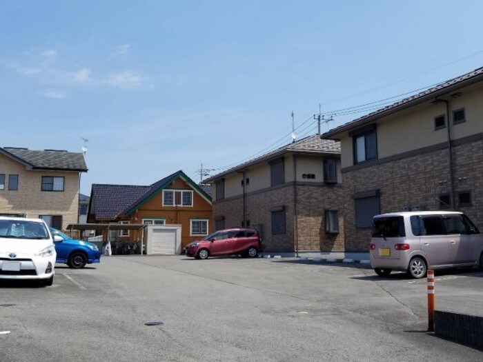 駐車場　こちらの物件はMODE不動産なら割引対象の１部屋です。