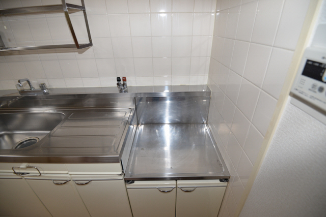 キッチン　写真は同マンションの別のお部屋のものです