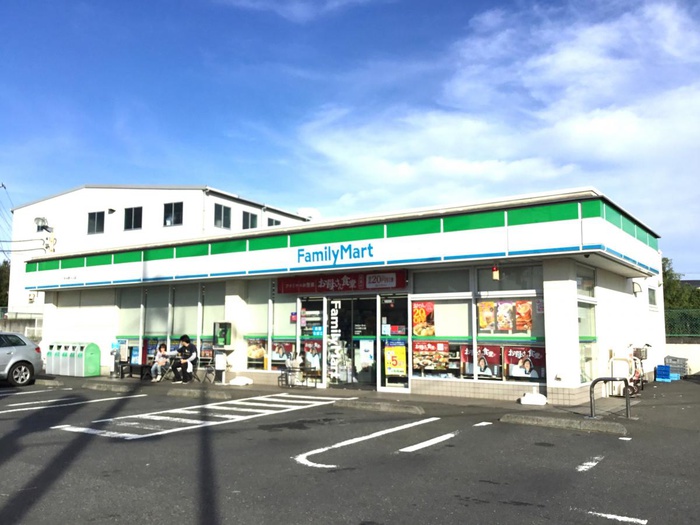 コンビニ　ファミリーマート（コンビニ）まで236m