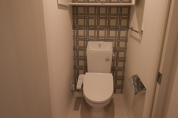 トイレ　落ち着いた色調のトイレです
