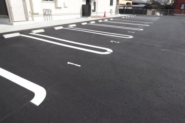 駐車場　車をお持ちの方に嬉しい駐車場付きの物件です