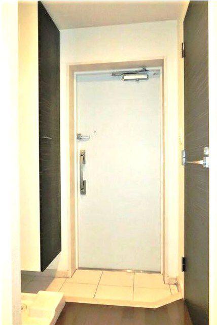 玄関　※別部屋の参考写真です。