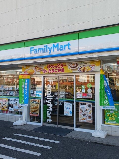コンビニ　ファミリーマート（コンビニ）まで437m