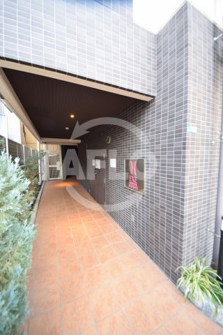 地下鉄御堂筋線 大国町駅 徒歩4分 9階建 築13年の外観写真
