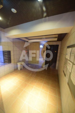 地下鉄御堂筋線 大国町駅 徒歩4分 9階建 築13年の外観写真