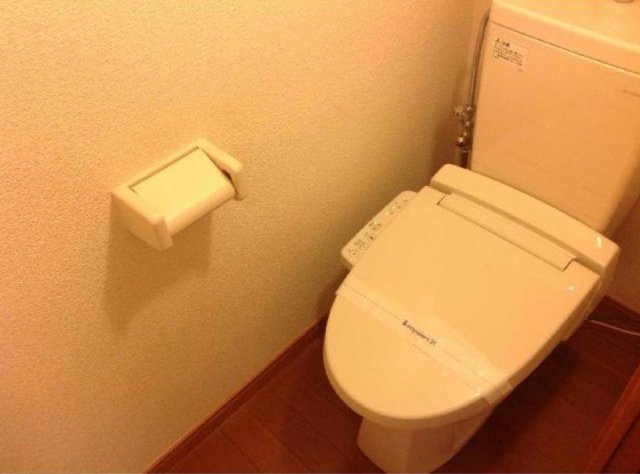 レオパレスCEREZOのトイレ写真