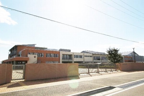 中学校　伊勢崎市立赤堀中学校（中学校）まで1734m
