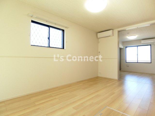 その他部屋・スペース　角部屋で２面に窓があります。