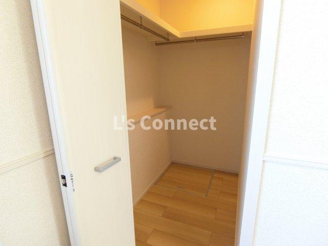 収納　ウォークインクローゼットでお荷物もすっきり収納。