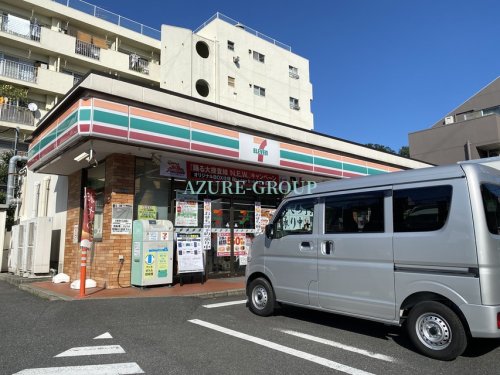 コンビニ　セブンイレブン横浜日吉本町３丁目店（コンビニ）まで120m