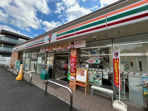コンビニ　セブンイレブン 横浜綱島東1丁目店（コンビニ）まで305m