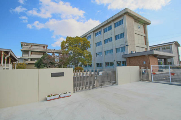 小学校　岡山市立平井小学校（小学校）まで724m