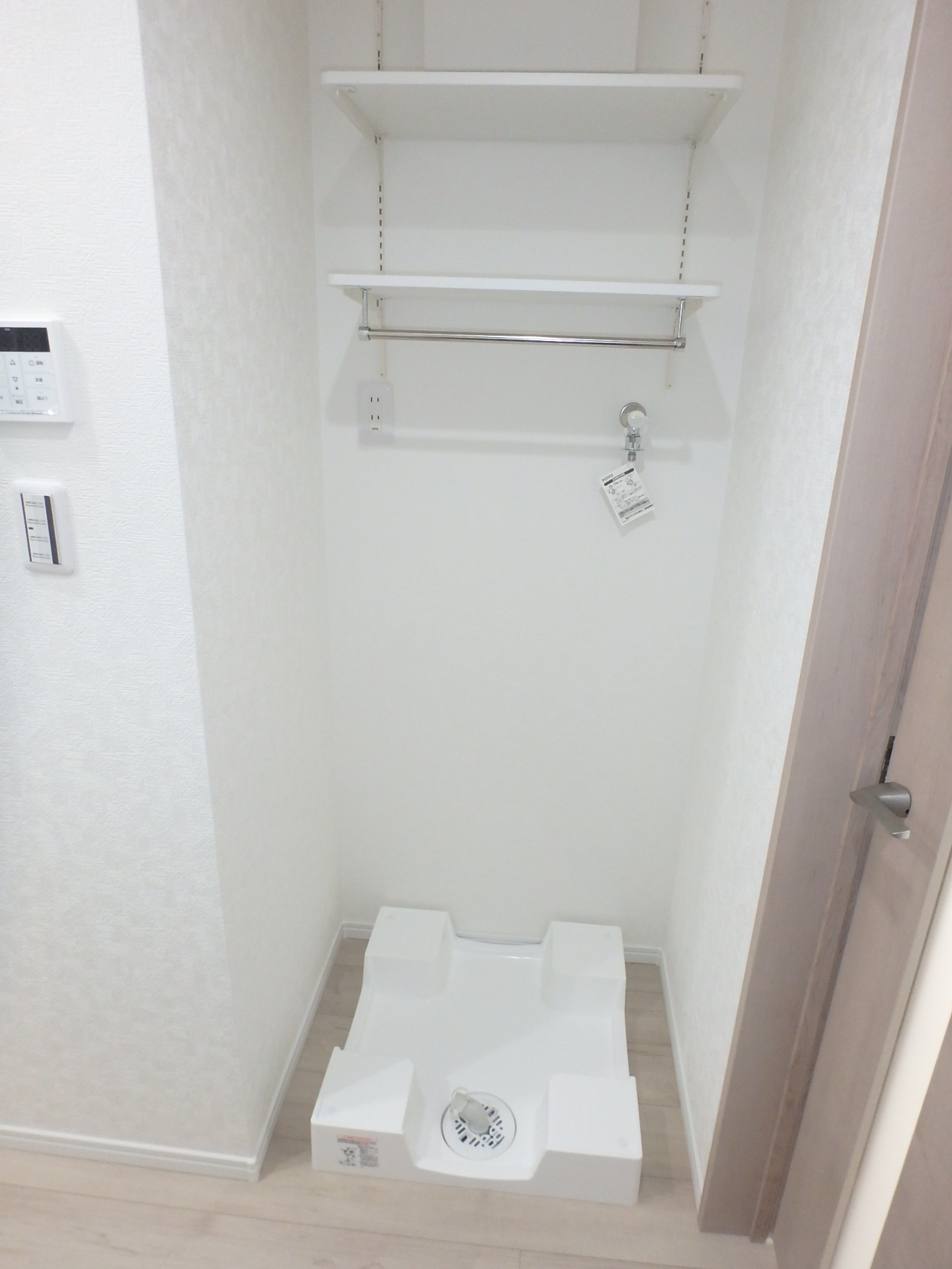 その他　可動式の棚が嬉しい、室内洗濯機置き場
